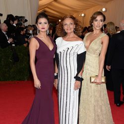 Selena Gomez, Diane von Fürstenberg y Jessica Alba en la Gala MET 2014