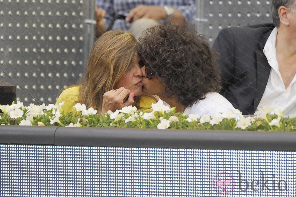 Arancha de Benito y Agustín Etienne besándose en el Open Madrid 2014