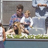 Fonsi Nieto con su hijo Lucas y su novia en el Open Madrid 2014