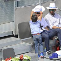 Cristiano Jr pone un sombrero a su padre Cristiano Ronaldo en el Madrid Open 2014
