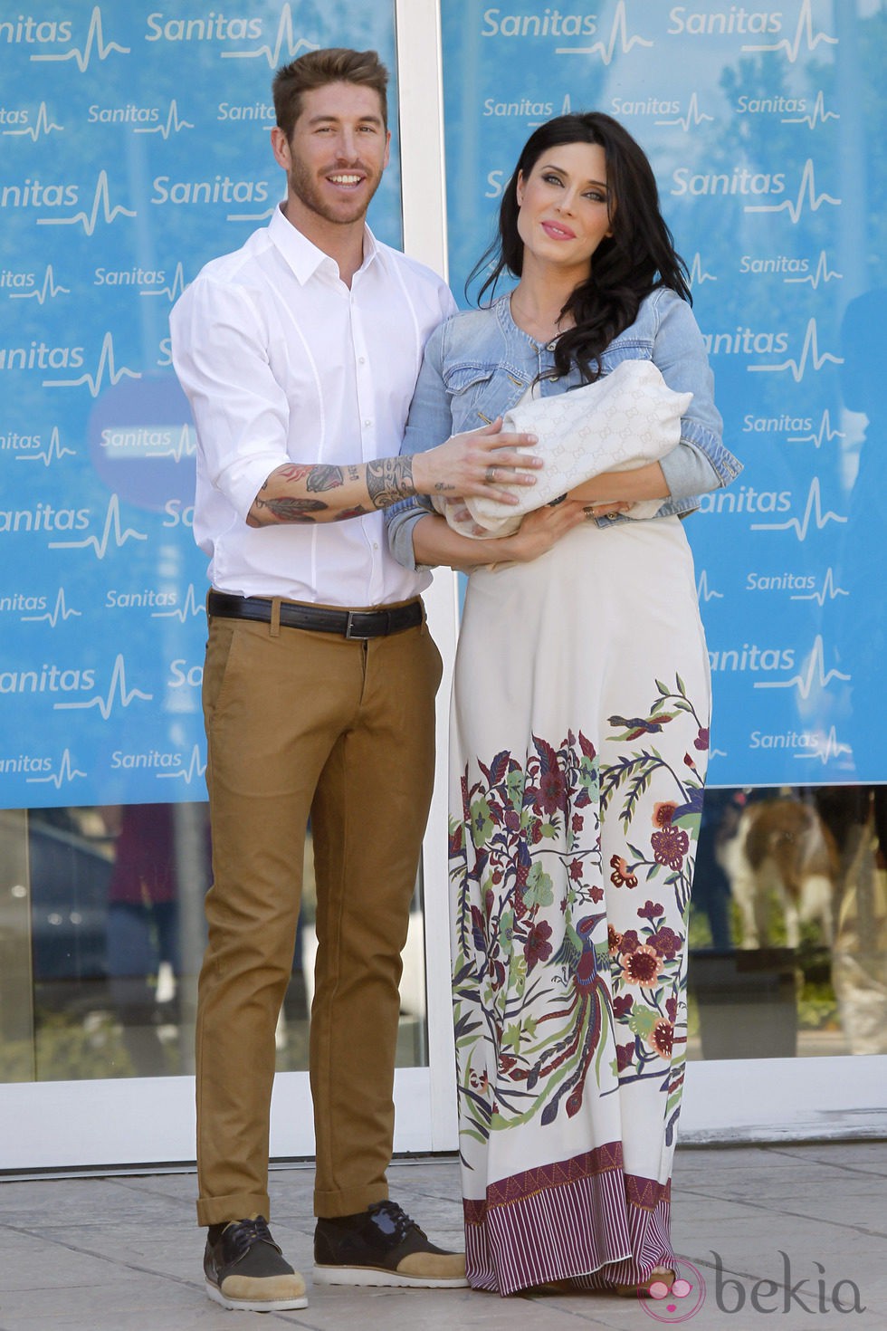Sergio Ramos y Pilar Rubio presentan a su hijo Sergio