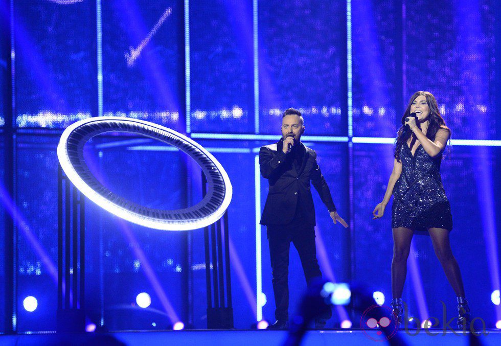 Paula Seling & OVI durante su actuación en el Festival de Eurovisión 2014