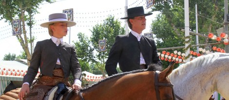 Cayetano Martínez de Irujo con su hijo Luis en la Feria de Sevilla 2014