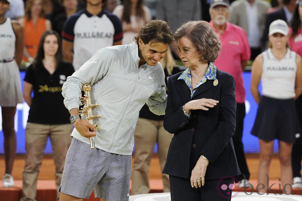 Rafa Nadal con la Reina Sofía tras ganar el Madrid Open 2014