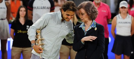 Rafa Nadal con la Reina Sofía tras ganar el Madrid Open 2014