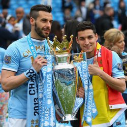 Álvaro Negredo y Jesús Navas celebrando la Premier League conseguida con el City