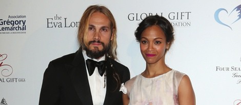 Zoe Saldaña y Marco Perego en la Global Gift Gala 2014 de París