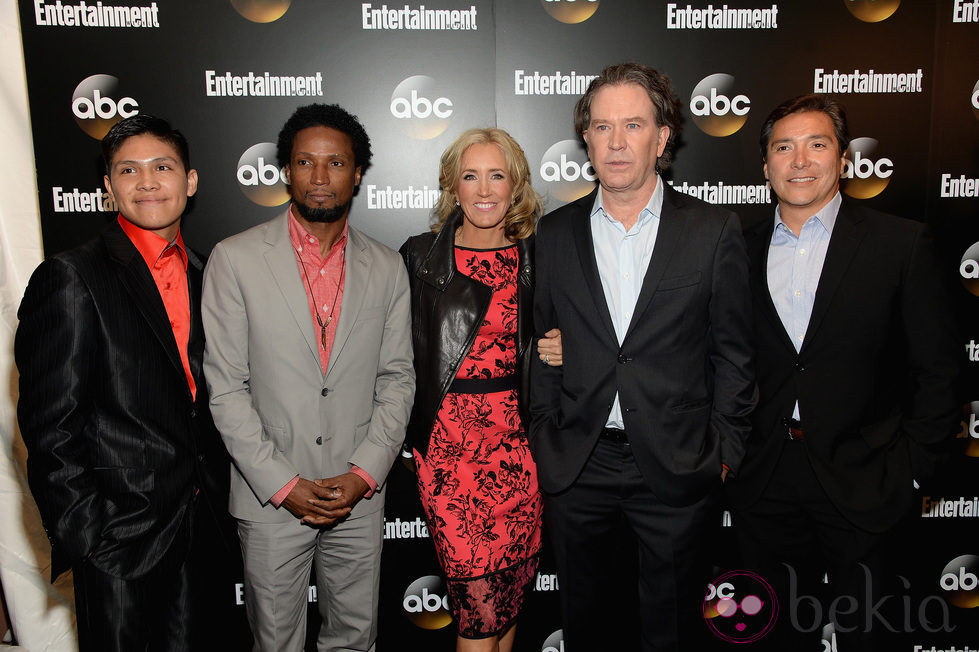 Johnny Ortiz, Elvis Nolasco, Felicity Huffan, Timothy Hutton y Benito Martinez en los Upfronts de la ABC 2014