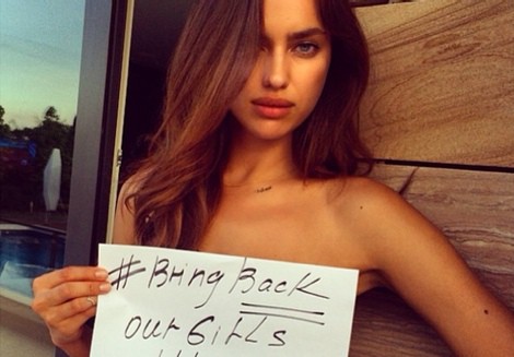 Irina Shayk en topless con el cartel 'Bring Back Our Girls' por las niñas nigerianas