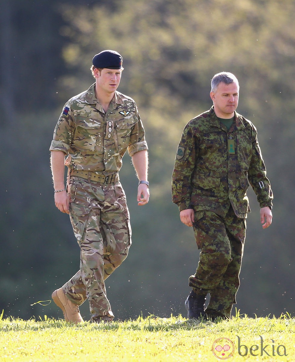 El Príncipe Harry de Inglaterra en los entrenamientos de la OTAN en Estonia