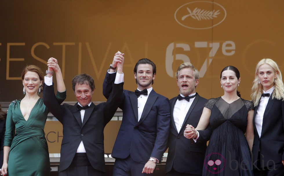 Lea Seydoux, Bertrand Bonello, Gaspard Ulliel, Jeremie Renier, Amira Casar y Aymeline Valade en el Festival de Cannes 2014