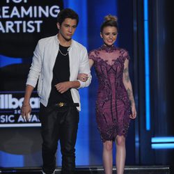 Austin Mahone y Cher Lloyd en la gala Billboard Awards 2014