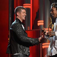 Robin Thicke y Wiz Khalifa en los Billboad Music Awards 2014