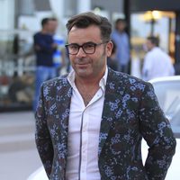 Jorge Javier Vázquez posando como embajador de coches de lujo de alquiler en Ibiza