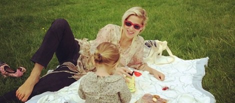 Elsa Pataky con India Rose disfrutando de una tarde al aire libre en Londres