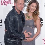 Ryan Tedder y Genevieve Tedder futuros padres en Billboard 2014
