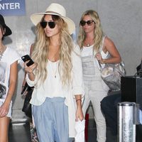 Ashley Tisdale y Vanessa Hudgens llegan a Los Angeles