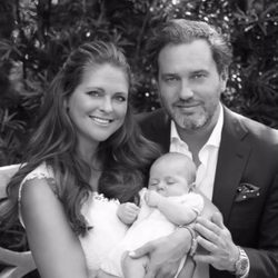 Leonor de Suecia celebra su tercer mes de vida posando con Magdalena de Suecia y Chris O'Neill