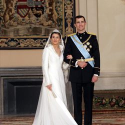Foto oficial de los Príncipes Felipe y Letizia el día de su boda