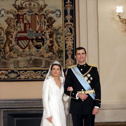 Foto oficial de los Príncipes Felipe y Letizia el día de su boda