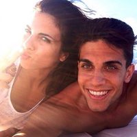 Melissa Jiménez y Marc Bartra de vacaciones en el mar