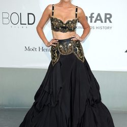 Lara Stone en la gala amfAR del Festival de Cannes 2014