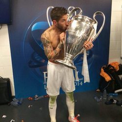 Sergio Ramos besa la Champions 2014