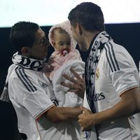 Ángel Di María con su hija Mía en la celebración de la décima Champions del Real Madrid