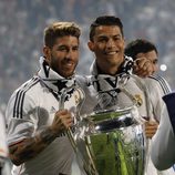 Sergio Ramos y Cristiano Ronaldo celebrando la décima Champions del Real Madrid