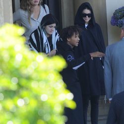 Khloé Kardashian, Kendall Jenner, Kylie Jenner y Jaden Smith en el hotel de Florencia tras la boda de los West