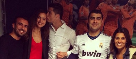 Cristiano Ronaldo festejando la Champions 2014 con Irina Shayk y unos familiares