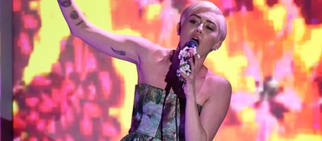 Miley Cyrus actúa en los World Music Awards 2014