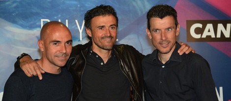Iván de la Peña, Luis Enrique y Juan Carlos Unzué en el estreno de 'Puyol, más que un capitán'