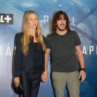Carles Puyol y Vanesa Lorenzo en el estreno del documental 'Puyol, más que un capitán'