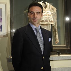 Enrique Ponce inaugura una exposición con sus trajes de luces