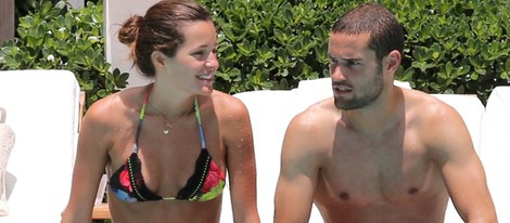 Malena Costa y Mario Suárez disfrutan de la piscina en Miami