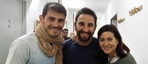 Iker Casillas, Dani Rovira y Luisa Martín en el teatro