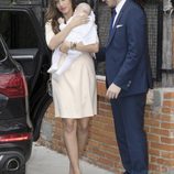 Iker Casillas y Sara Carbonero con su hijo Martín el día de su bautizo