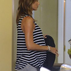 Stacy Keibler paseando su embarazo por un centro de belleza de Los Angeles