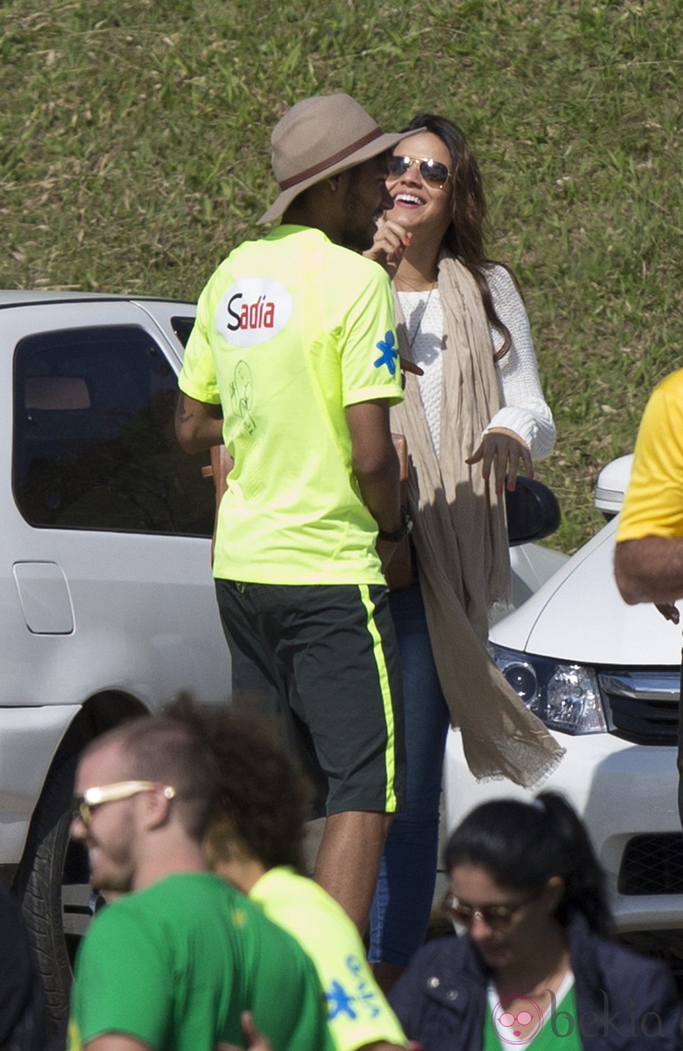 Bruna Marquezine con Neymar en un entrenamiento de la Selección de Brasil