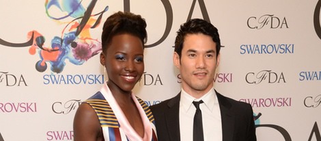 Lupita Nyong'o y Joseph Altuzarra en los CFDA Fashion Awards 2014