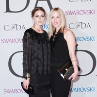 Olivia Palermo y Lisa Axelson en los CFDA Fashion Awards 2014