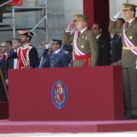 El Rey y el Príncipe Felipe en un acto militar tras la abdicación de Don Juan Carlos