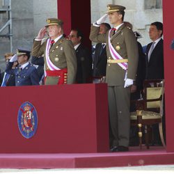 El Rey y el Príncipe Felipe en un acto militar tras la abdicación de Don Juan Carlos
