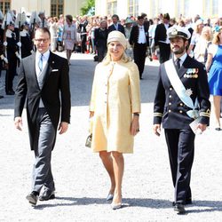 El Príncipe Daniel, la madre de Chris O'Neill y Carlos Felipe de Suecia en el bautizo de Leonor de Suecia