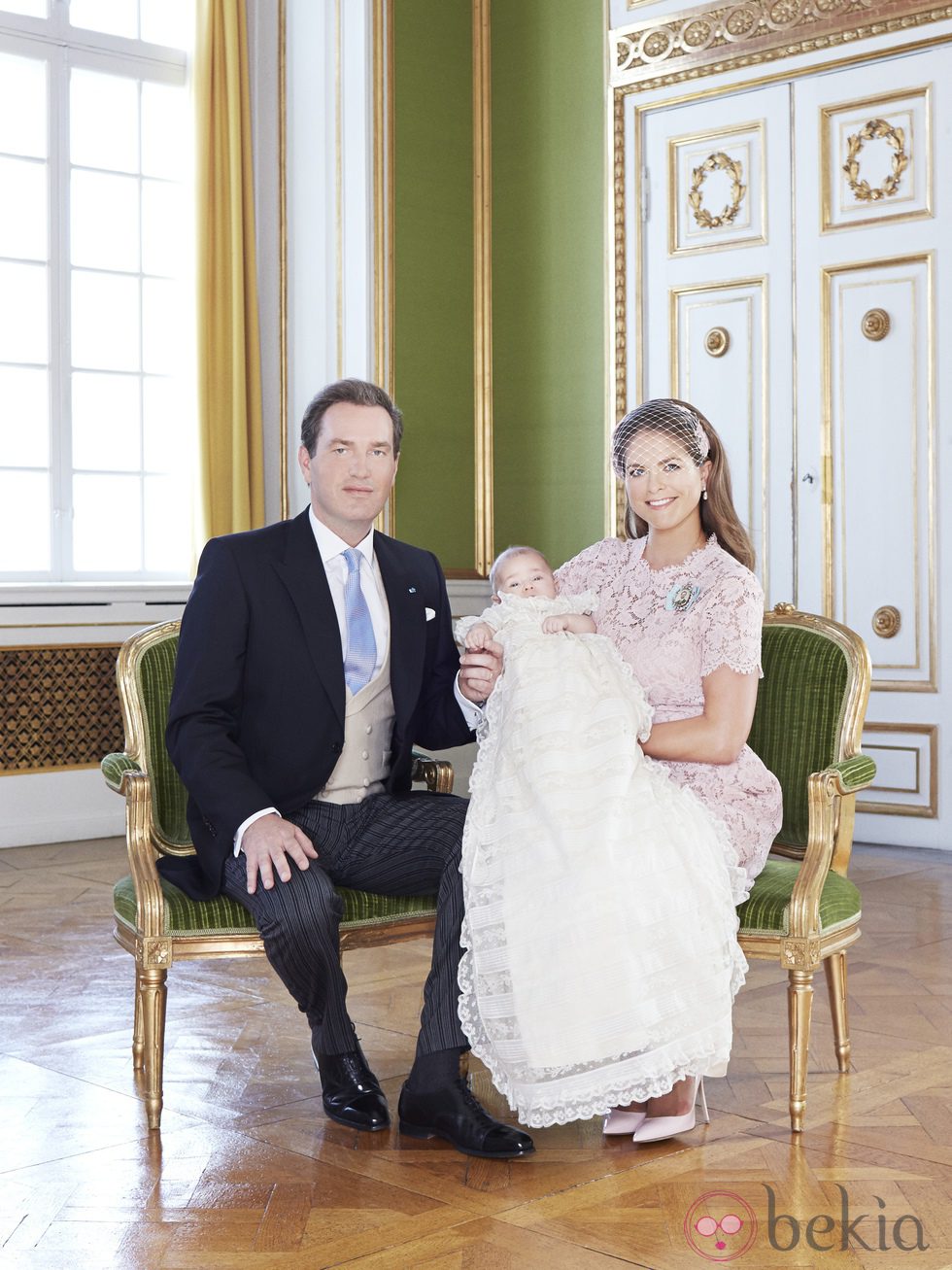 Magdalena de Suecia y Chris O'Neill con la Princesa Leonor en su bautizo
