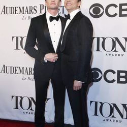 Neil Patrick Harris y David Burtka en los Premios Tony 2014