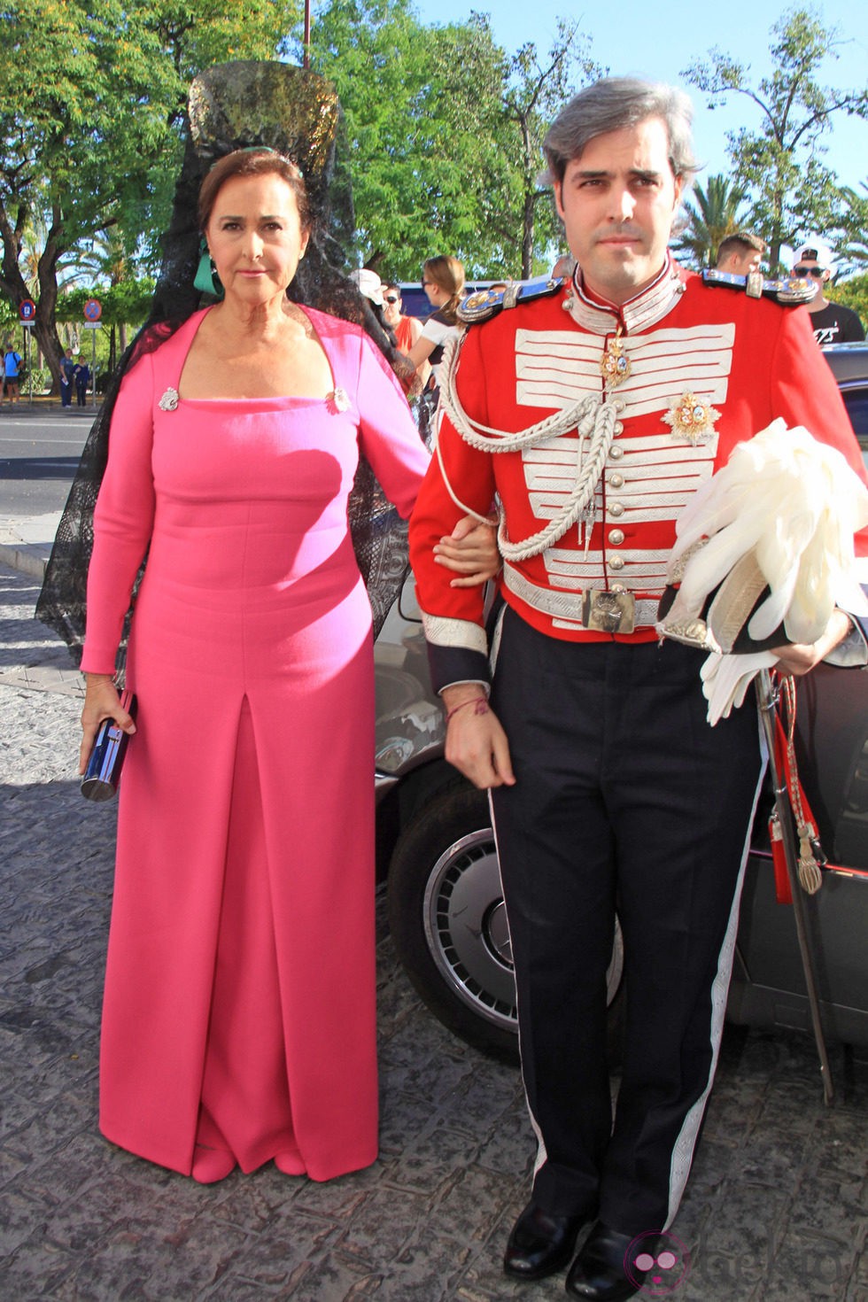 Miguel Ángel Solís con su madre Carmen Tello el día de su boda