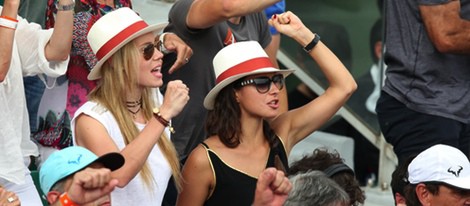 Maribel Nadal y Xisca Perelló animando a Rafa Nadal en la final de Roland Garros 2014