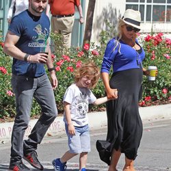 Christina Aguilera y Matthew Rutler con su hijo Max en Los Angeles